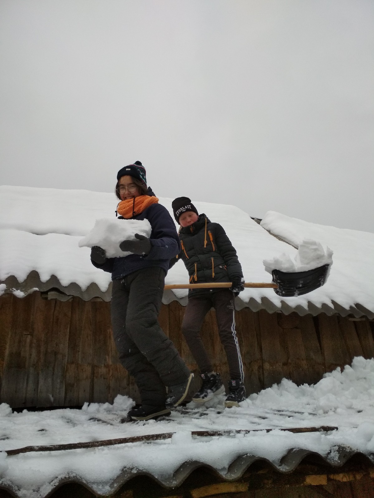#Акция@volonter_kizner  ❄Акция «Долой снег!»❄  ☃️Сегодня, 19 января, волонтёры отряда